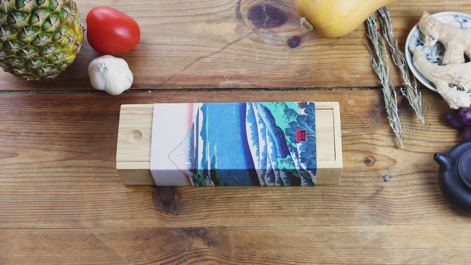 Loupací nůž Bunka – japonský nůž na zeleninu a ovoce, 90 mm – video